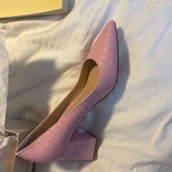 BRAND NEW Marc Fisher Heels w/ Box - Picture 4 of 6